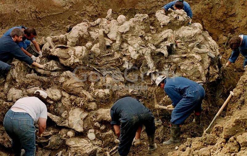 bosnian-war-massgraves27-Srebrenia.jpg