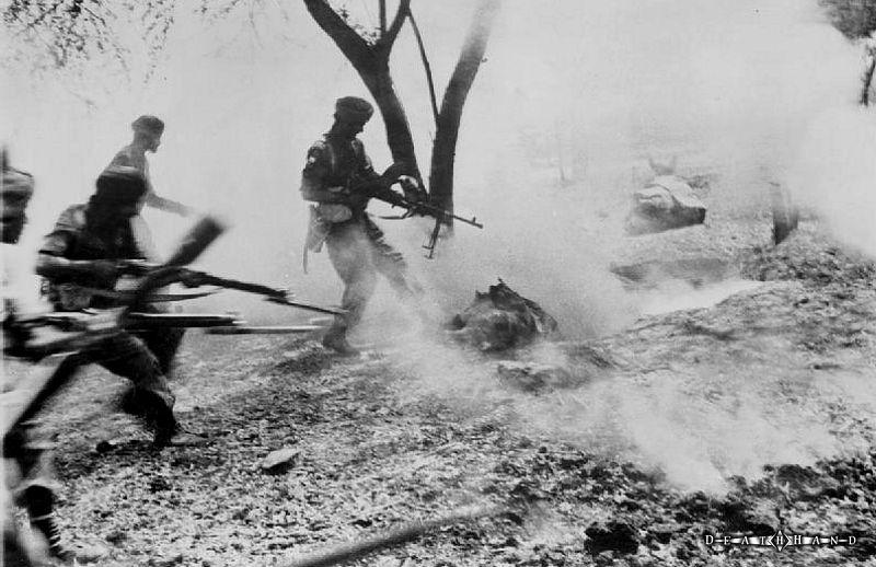 brit-sikh-soldiers-clear-jap-foxhole-Mandalay-mar1945.jpg