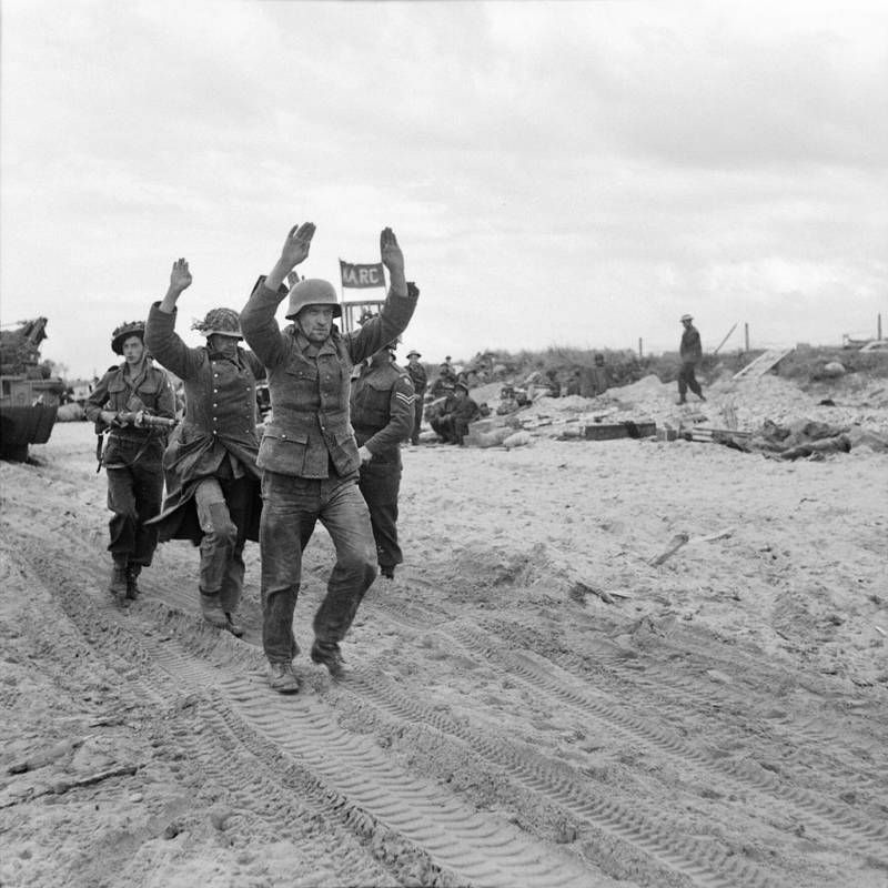 british-soldiers-during-the-invasion-of-normandy.jpg