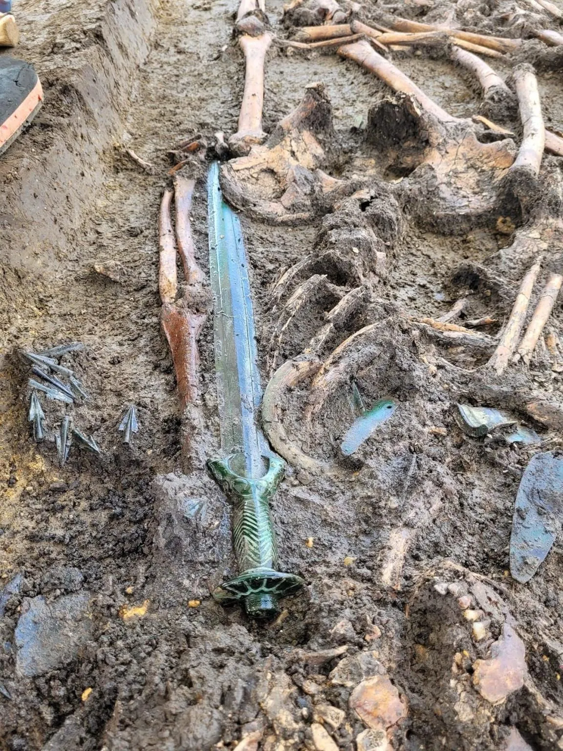bronze-ages-sword-230616-03.webp