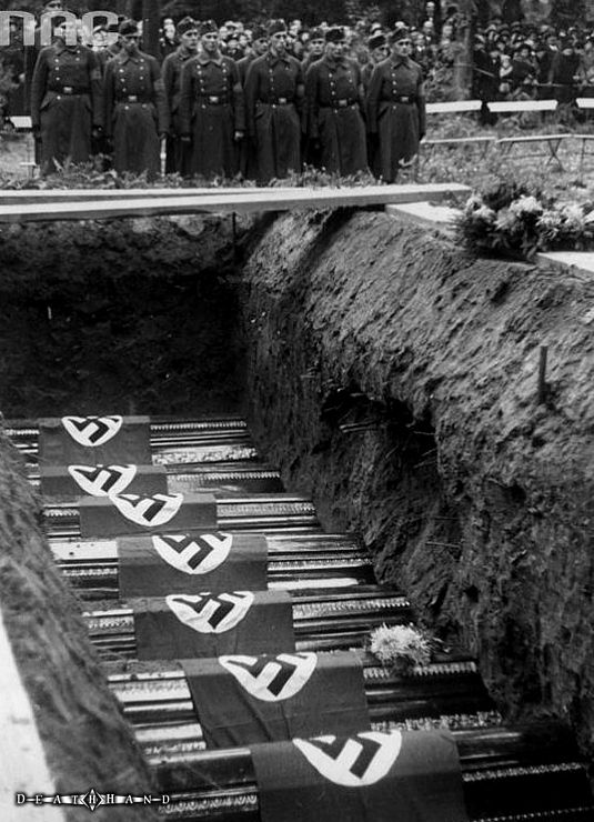 burial-of-german-soldiers.jpg