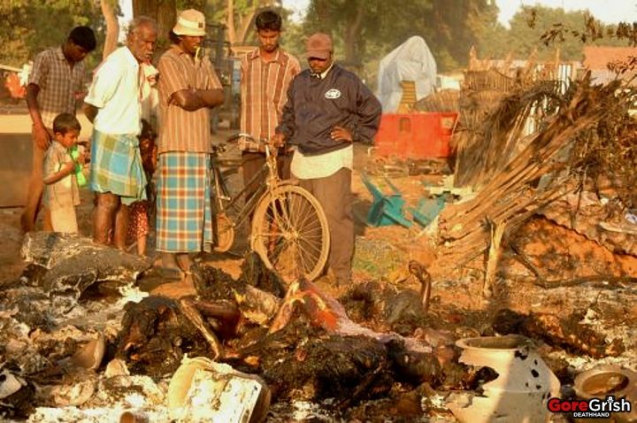burned-tamil-civilians10-Sri-Lanka-early2009.jpg