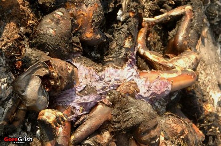 burned-tamil-civilians2-Sri-Lanka-early2009.jpg