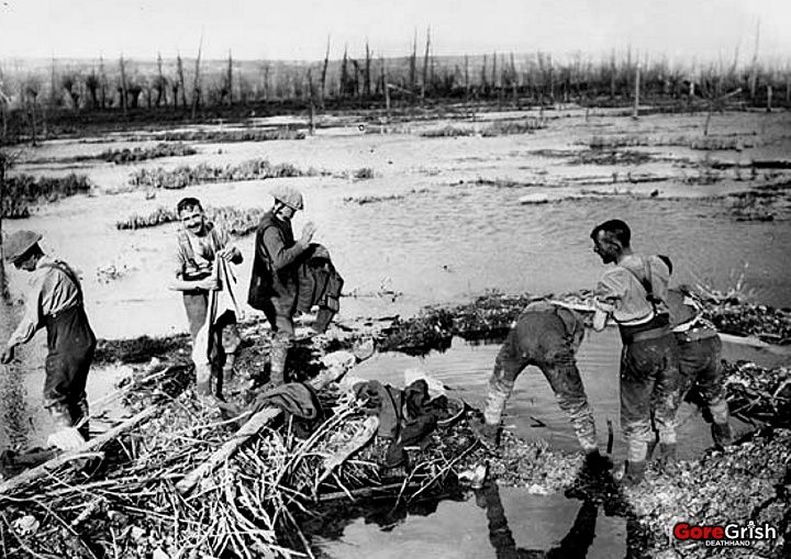 canadian-soldiers-washing-up-Somme.jpg