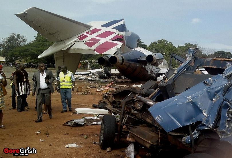 cargo-plane-hits-bus1-Accra-Ghana-jun2-12.jpg