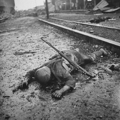 carl-mydans-body-of-a-dead-japanese-soldier-killed-in-the-fight-to-reclaim-manila-during-wwii.jpg