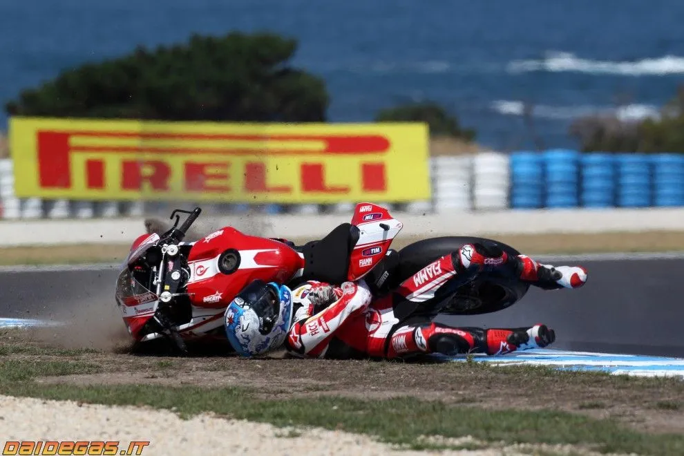 carlos-checa-crash-superbike-2013-practice-1.webp