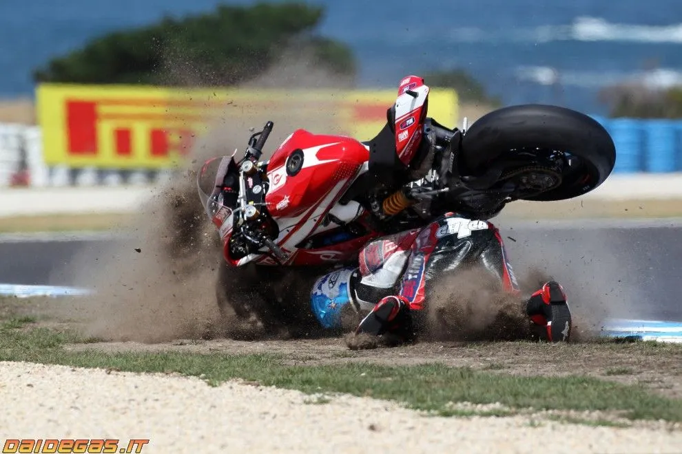 carlos-checa-crash-superbike-2013-practice-2.webp