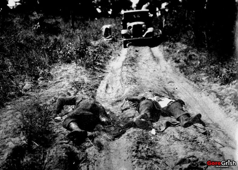 chaco-dead-bolivians-on-road.jpg