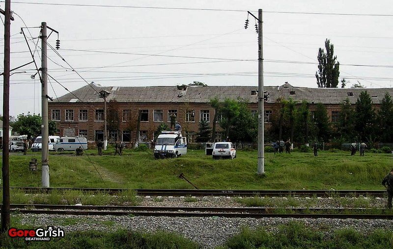chechen-school-siege-after10-Beslan-N-Ossetia-sep3-04.jpg