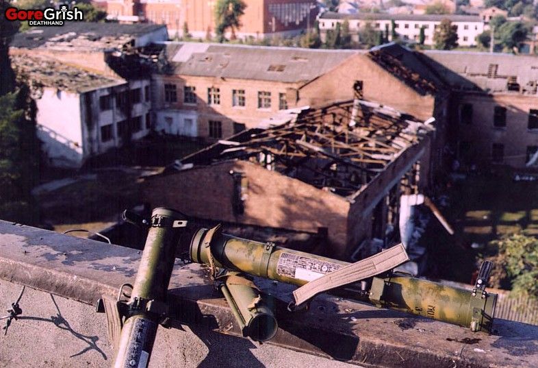 chechen-school-siege-after12-Beslan-N-Ossetia-sep3-04.jpg