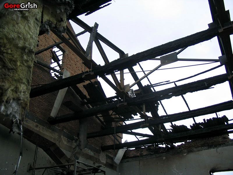 chechen-school-siege-after15-Beslan-N-Ossetia-sep3-04.jpg