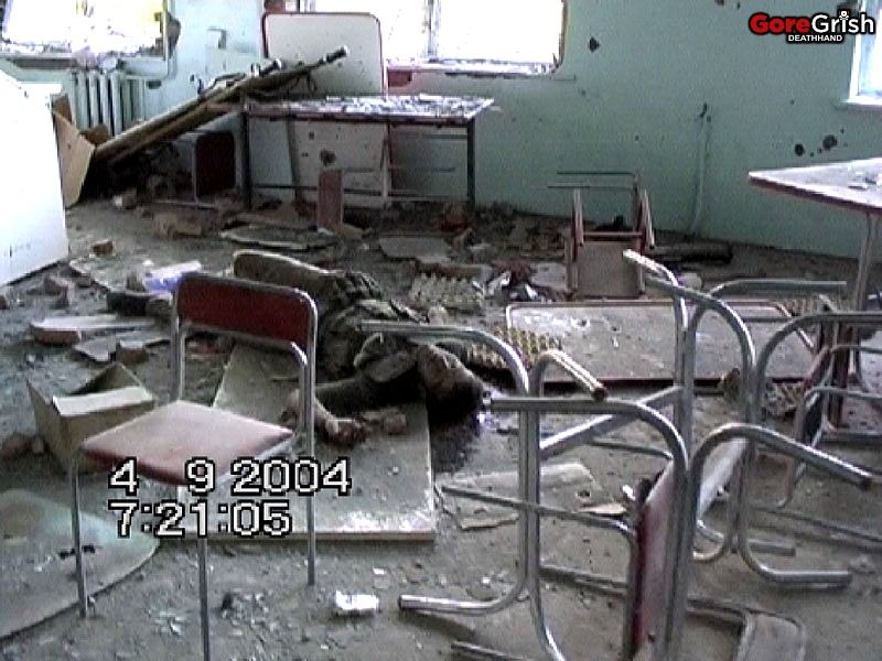 chechen-school-siege-after16-Beslan-N-Ossetia-sep3-04.jpg