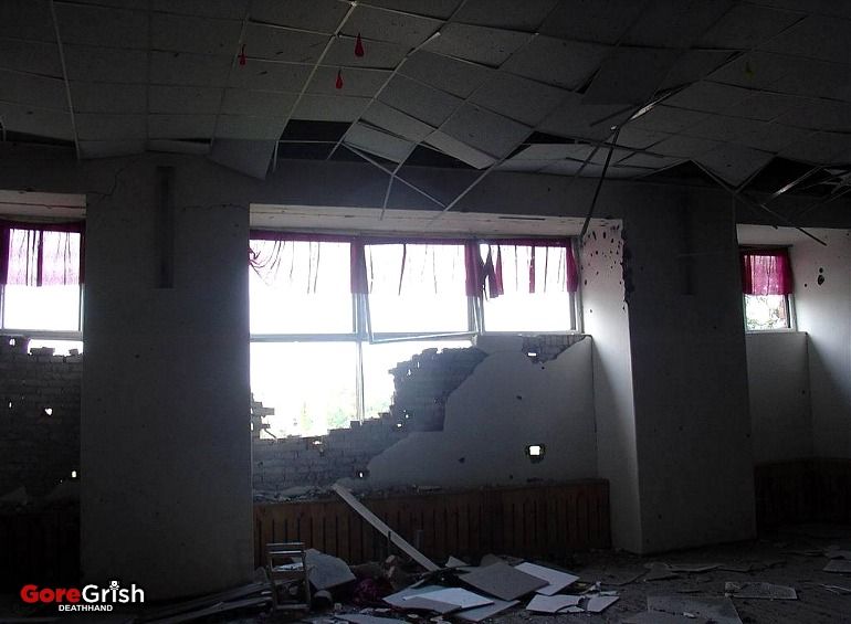 chechen-school-siege-after17-Beslan-N-Ossetia-sep3-04.jpg