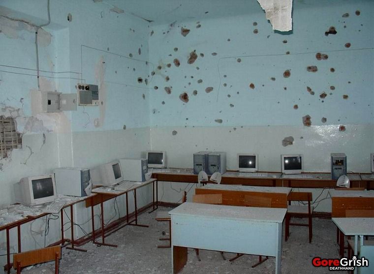 chechen-school-siege-after19-Beslan-N-Ossetia-sep3-04.jpg