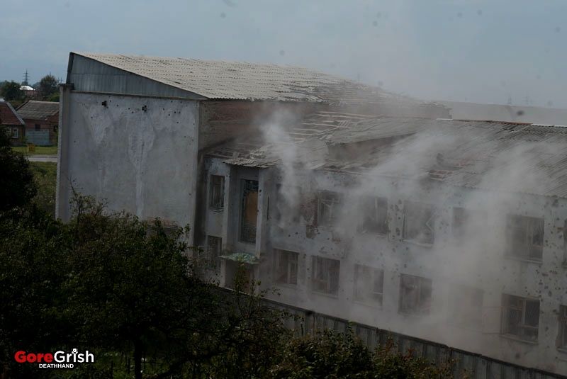chechen-school-siege-after2-Beslan-N-Ossetia-sep3-04.jpg