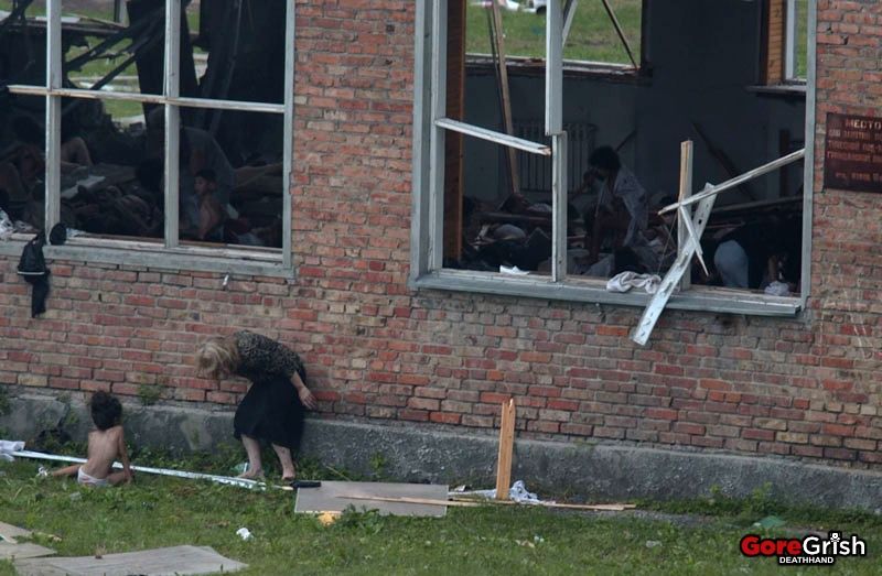 chechen-school-siege-gymwindows3e-Beslan-N-Ossetia-sep3-04.jpg