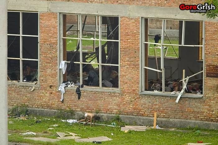 chechen-school-siege-gymwindows3f-Beslan-N-Ossetia-sep3-04.jpg