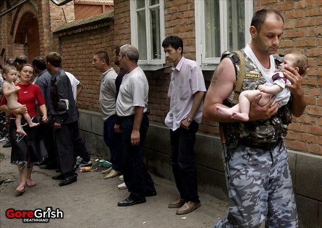 chechen-school-siege-rescue15-Beslan-N-Ossetia-sep3-04.jpg