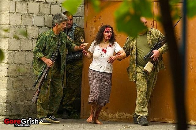 chechen-school-siege-rescue2-Beslan-N-Ossetia-sep3-04.jpg