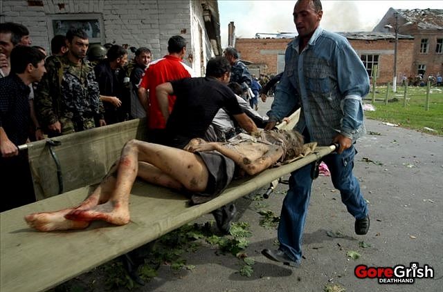 chechen-school-siege-rescue5-Beslan-N-Ossetia-sep3-04.jpg