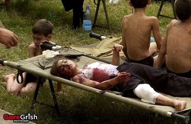 chechen-school-siege-rescue9-Beslan-N-Ossetia-sep3-04.jpg