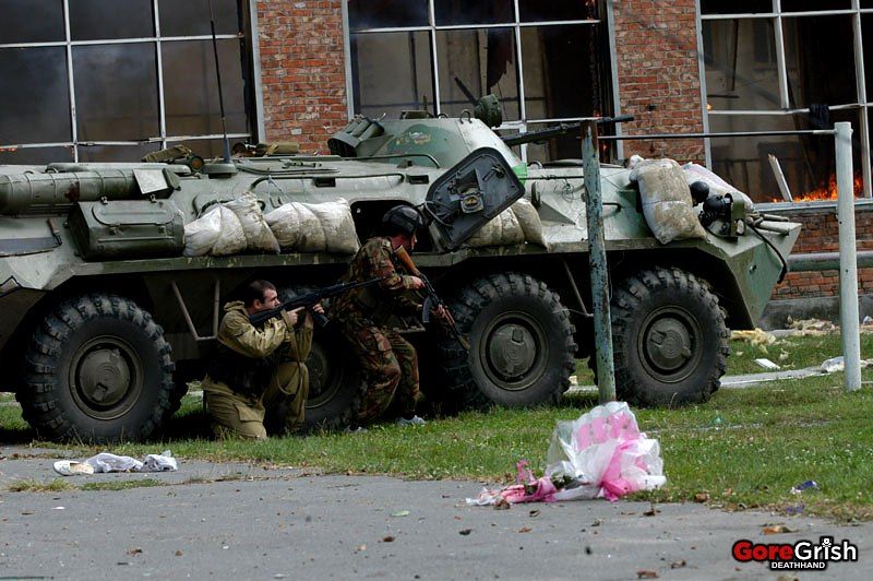 chechen-school-siege-russianforces10-Beslan-N-Ossetia-sep3-04.jpg