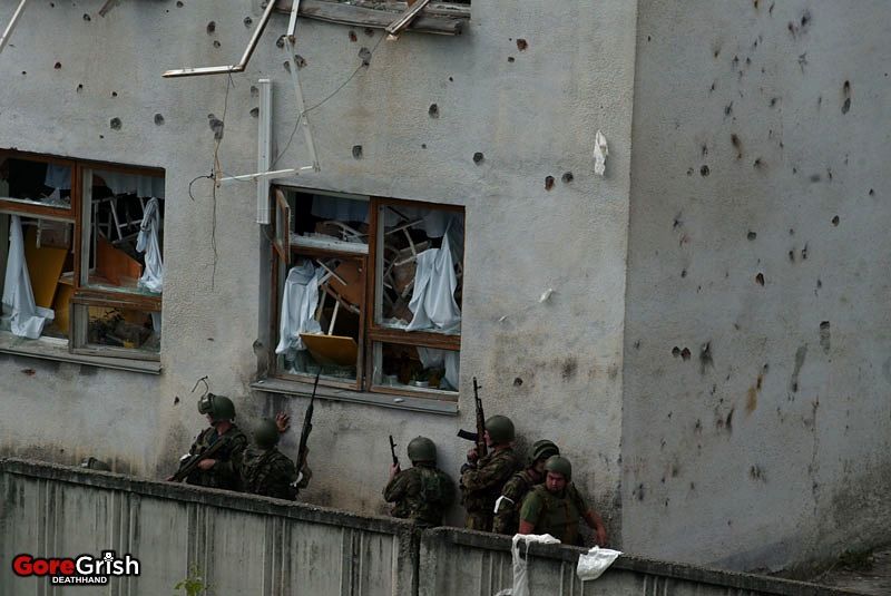 chechen-school-siege-russianforces11-Beslan-N-Ossetia-sep3-04.jpg