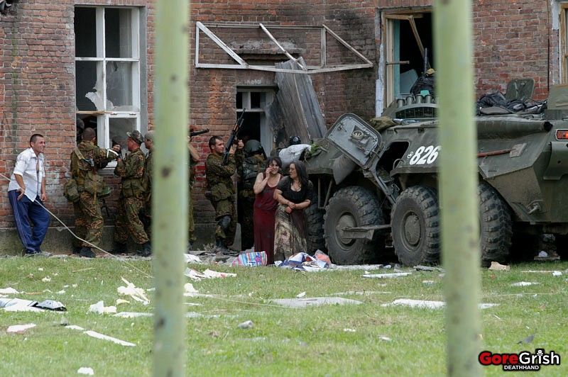 chechen-school-siege-russianforces5-Beslan-N-Ossetia-sep3-04.jpg