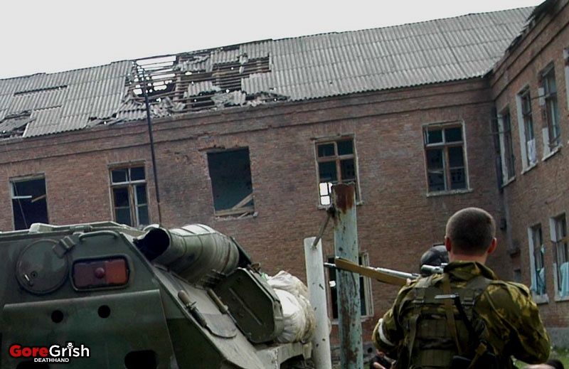 chechen-school-siege-russianforces6-Beslan-N-Ossetia-sep3-04.jpg