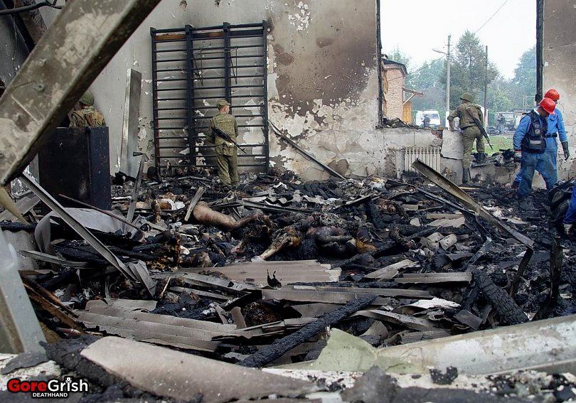 chechen-school-siege1-Beslan-N-Ossetia-sept2004.jpg