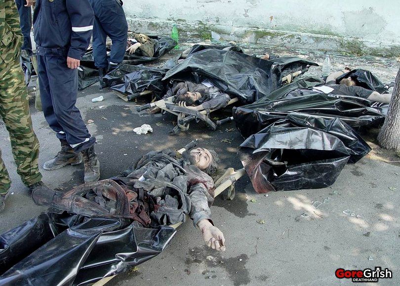 chechen-school-siege28-Beslan-N-Ossetia-sept2004.jpg