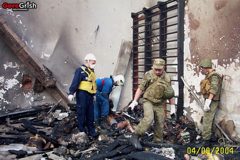chechen-school-siege37-Beslan-N-Ossetia-sept2004.jpg