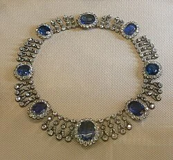 Collier_de_la_parure_de_la_reine_Marie-Amélie_-_Musée_du_Louvre_Objets_d'art_OA_11031.webp