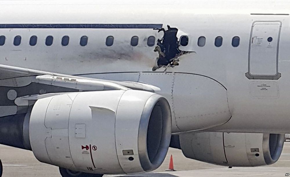 daallo-airlines-suicide-bomber-sucked-out-blast-hole-4-Somalia-feb-2-16.jpg
