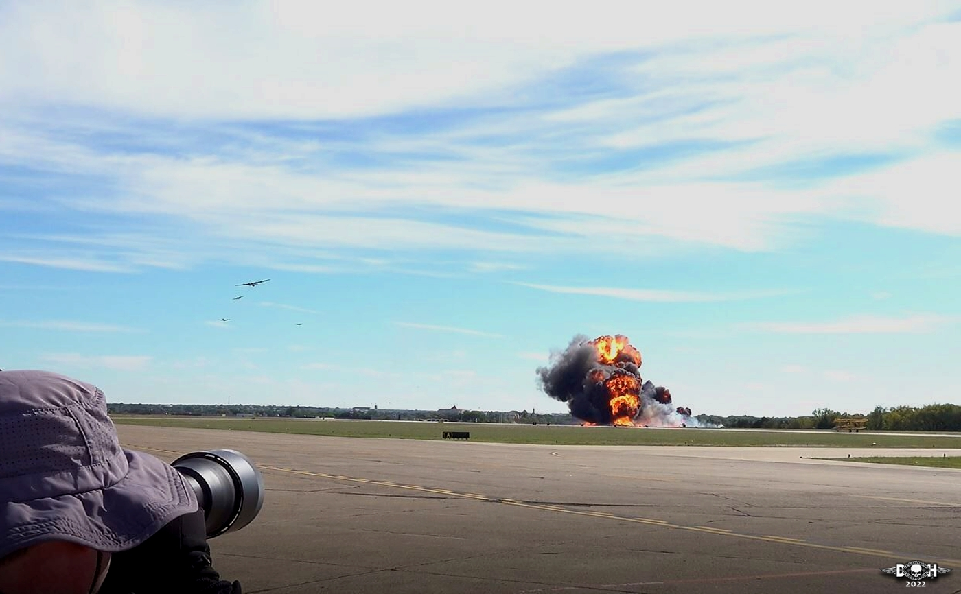 Dallas Air show crash 15 - Nov 14 2022 - DH.jpg