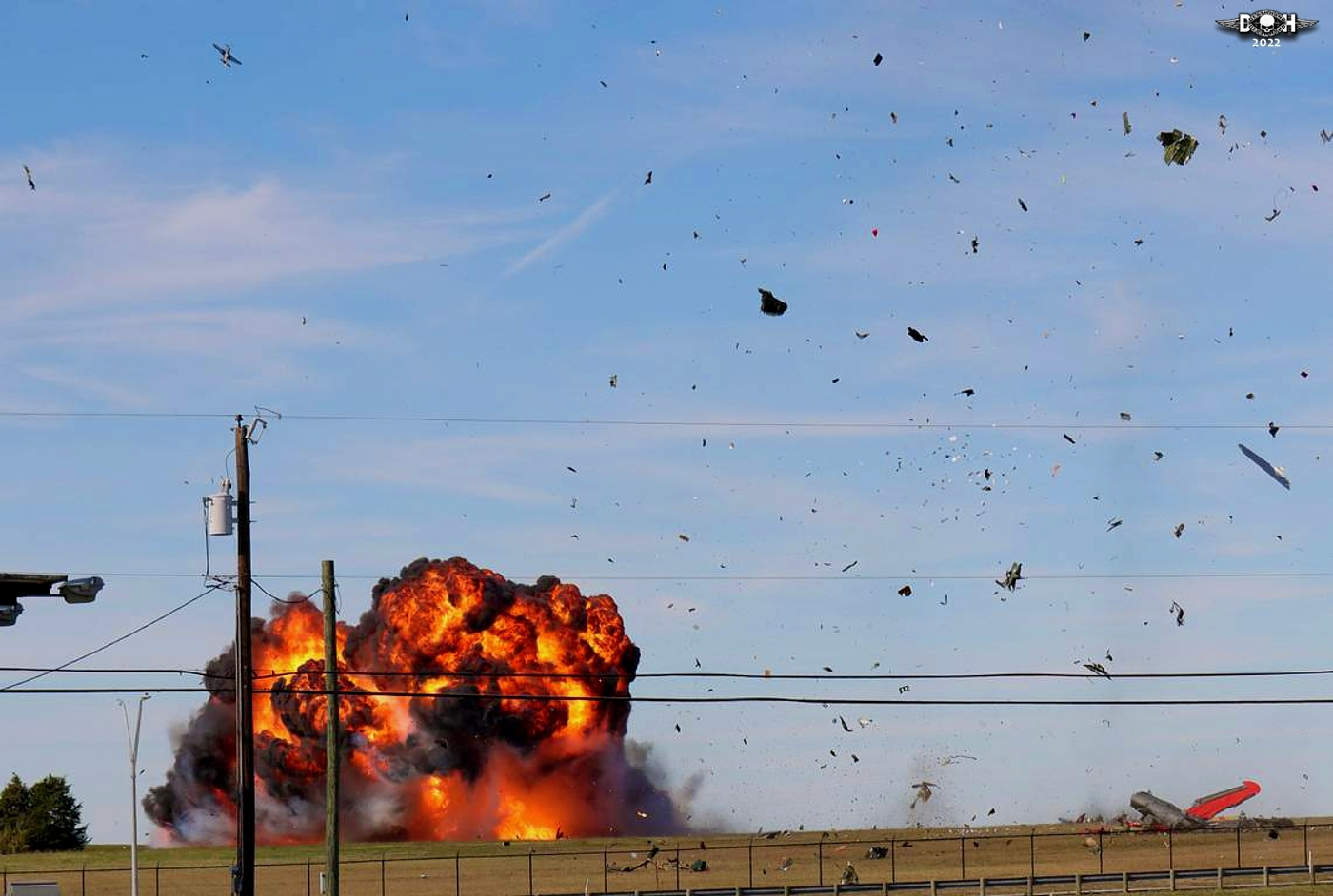 Dallas Air show crash 2 - Nov 14 2022 - DH.jpg