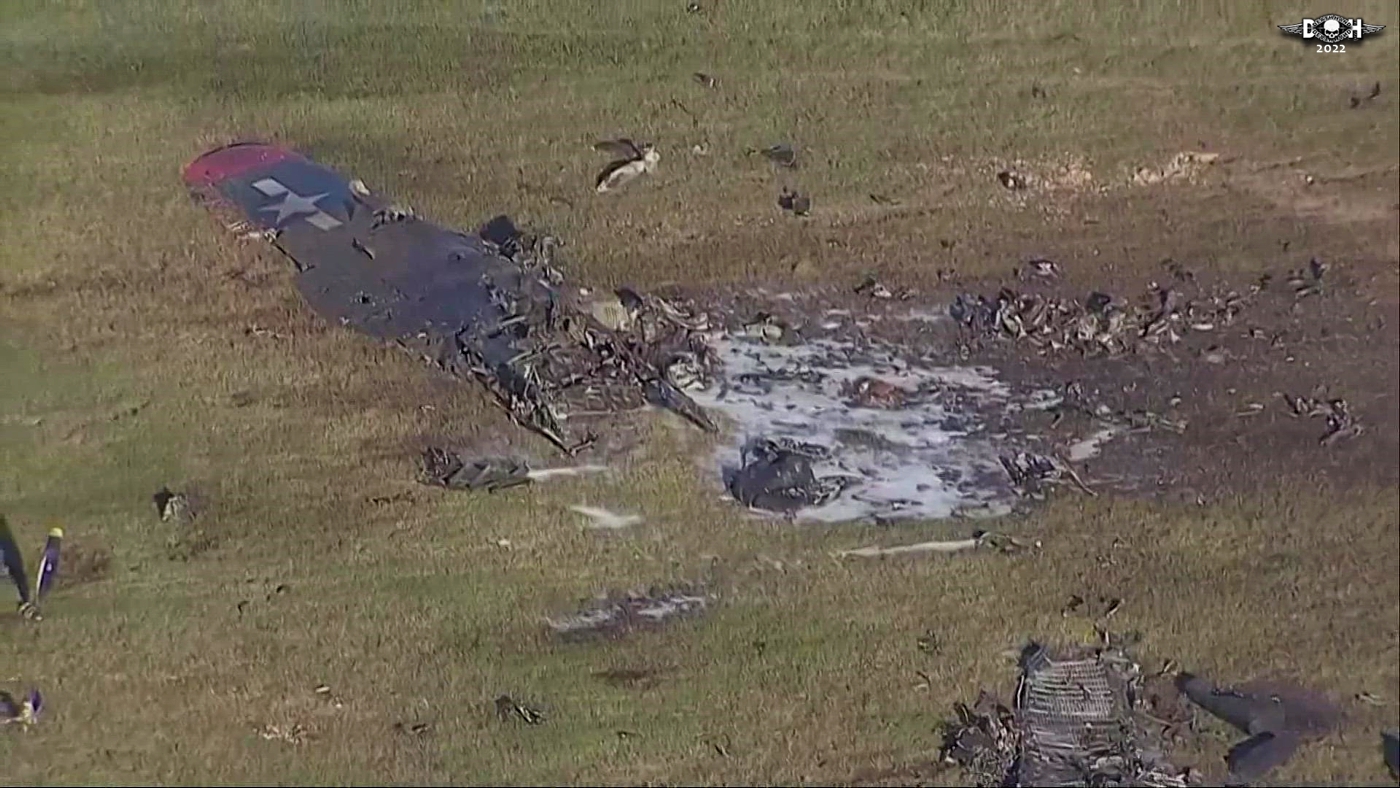Dallas Air show crash 9a - Nov 14 2022 - DH.jpg