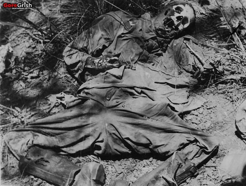 dead-bolivian-soldier-Fortin Boqueron-Paraguay-1932.jpg