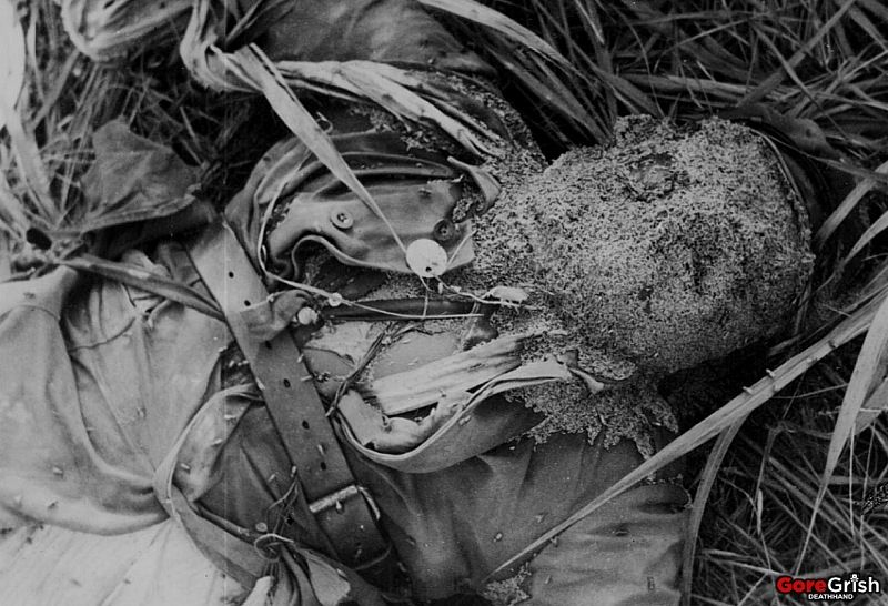 dead-bolivian-soldier.jpg