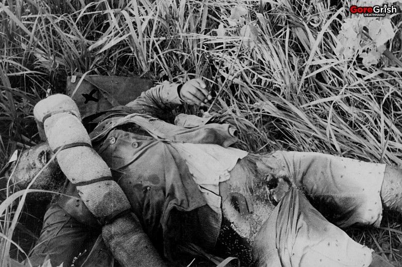 dead-bolivian4-soldier.jpg