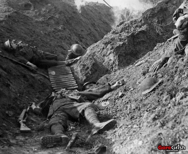 dead-british-soldiers-in-trench-c1918.jpg