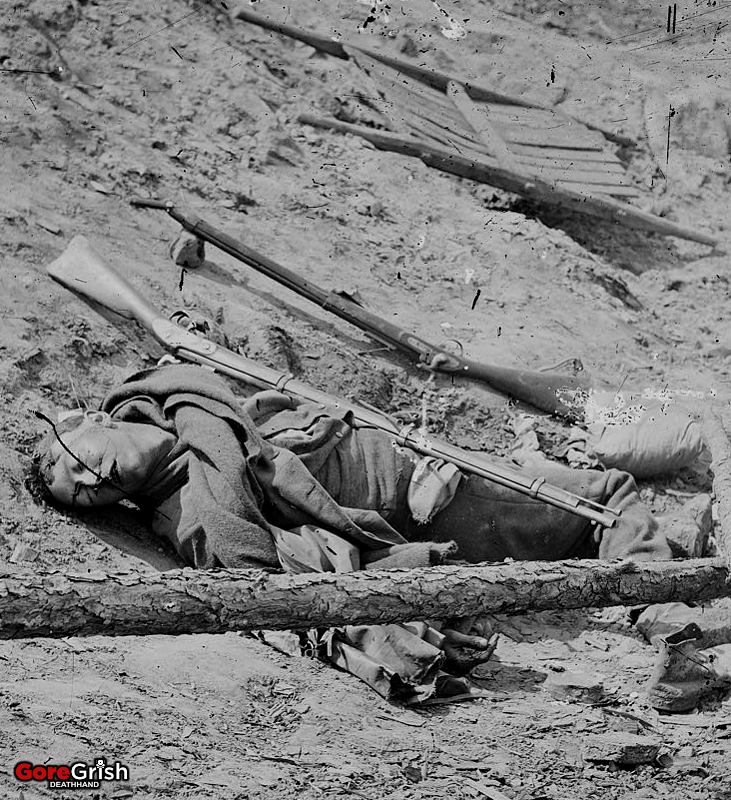 dead-confederate-soldier-Petersburg-VA-1865.jpg