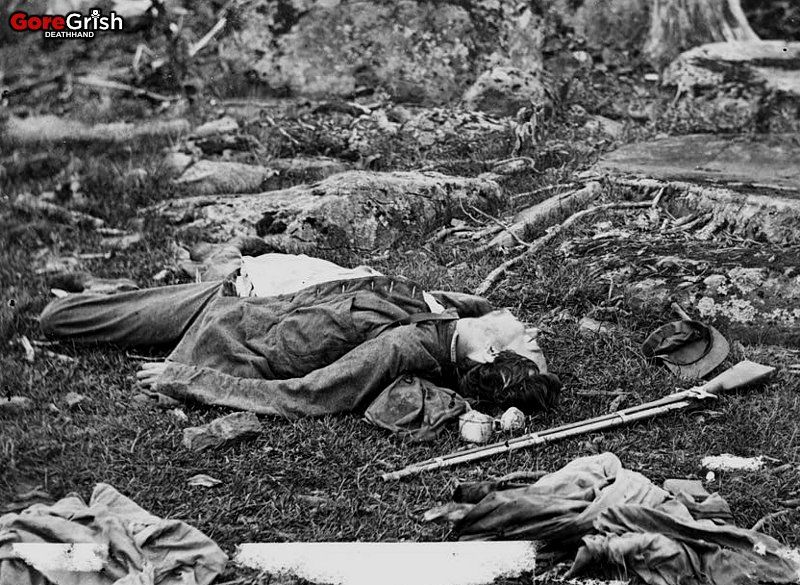dead-confederate-soldier-The-Devils-Den-Gettysburg-PA-July-1863.jpg
