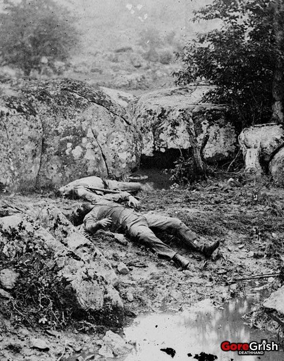 dead-confederate-soldiers-Slaughter-Pen-Gettysburg-PA-July-1863.jpg