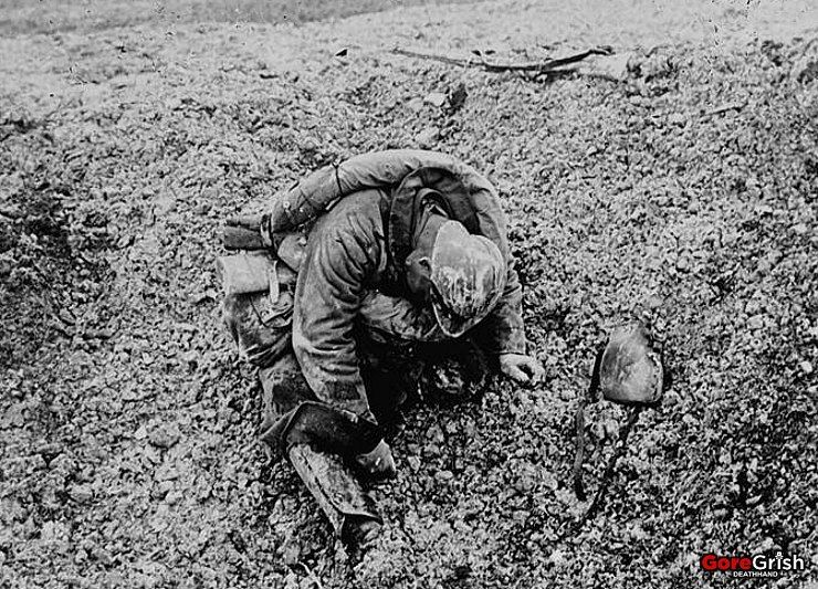 dead-french-soldier-Verdun.jpg