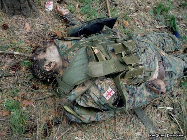 dead-georgian-soldier9-Georgia-aug2008.jpg