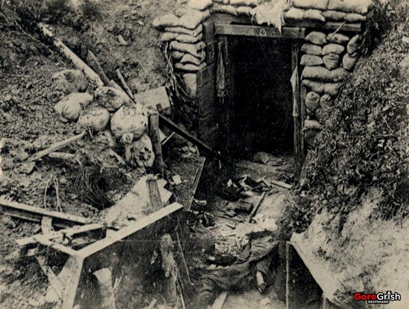 dead-german-in-trench-Somme.jpg