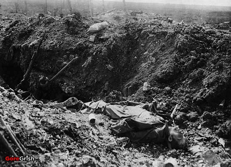 dead-german-soldier-in-trench.jpg