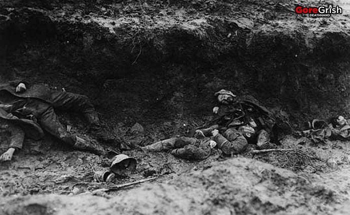 dead-germans-after-brits-overran-trench.jpg